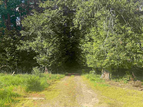 2nd image of 1114 Bluff Rd E
