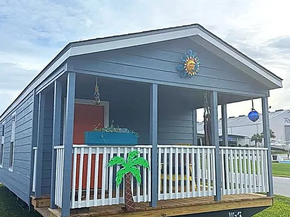 2050 Country Club Rd #33, Morehead City, NC 28557