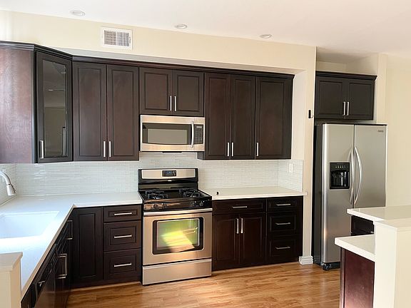 2nd image of 278 S Oak Knoll Ave Unit 4
