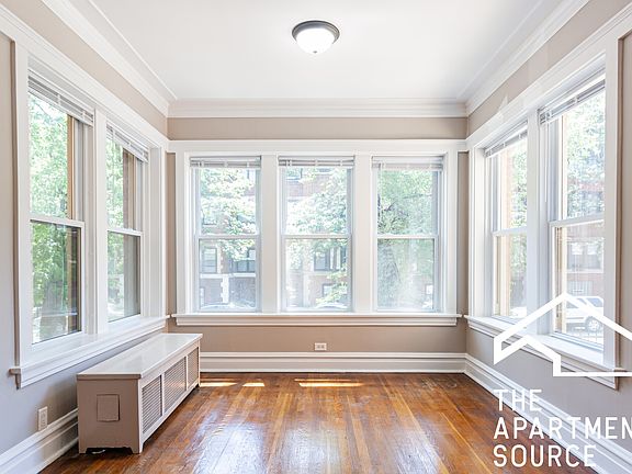 3rd image of 1452 W Winnemac Ave #1E