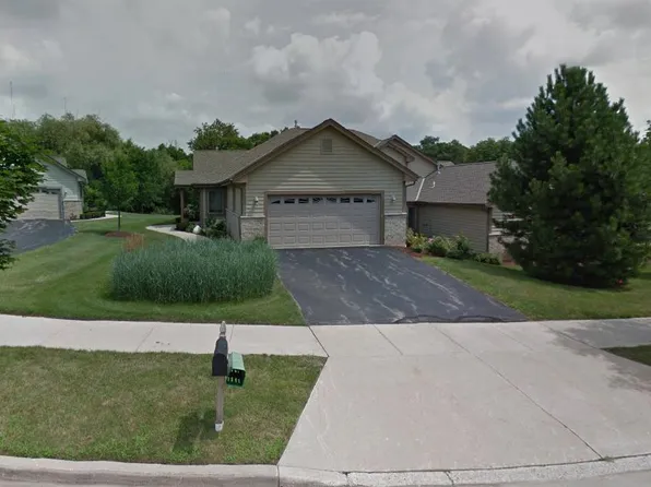 12300 W Waterford Ave #18, Greenfield, WI 53228