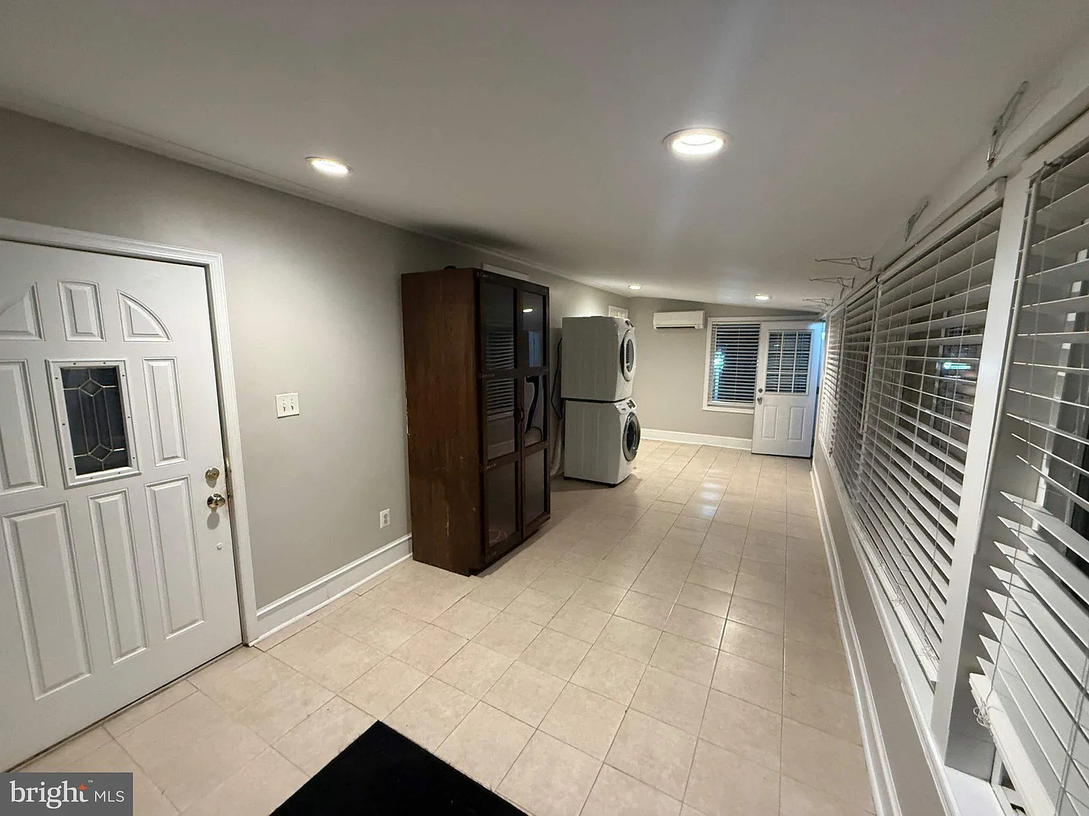 3 bed, 1.0 bath, 1026 sqft, $2,500 — Photo 3
