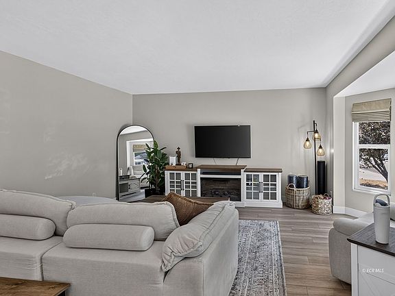 4th image of 1526 Clover Hills Dr