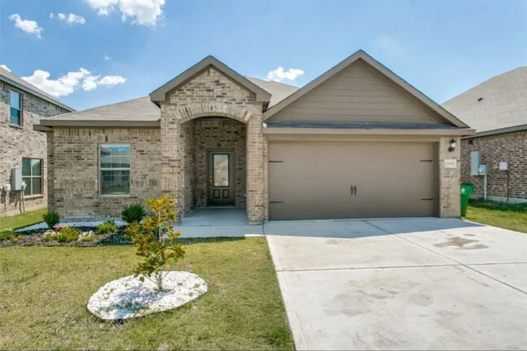 3 bed, 1552 sqft, $2,200 — Photo 1