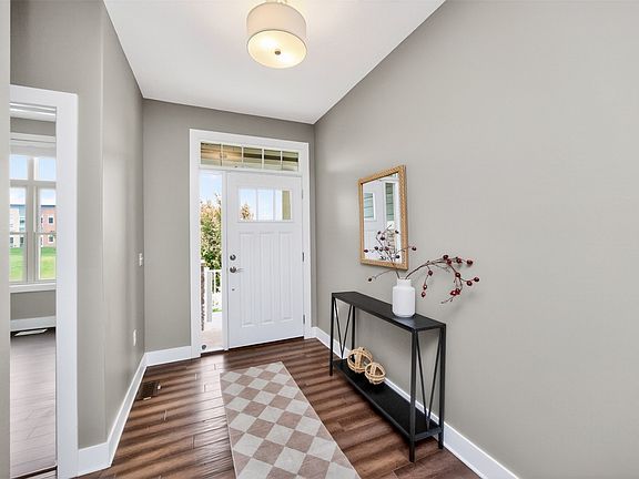 5th image of 570 S Crescent Way