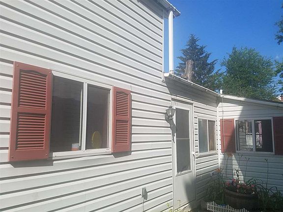 2nd image of 170 Paine St