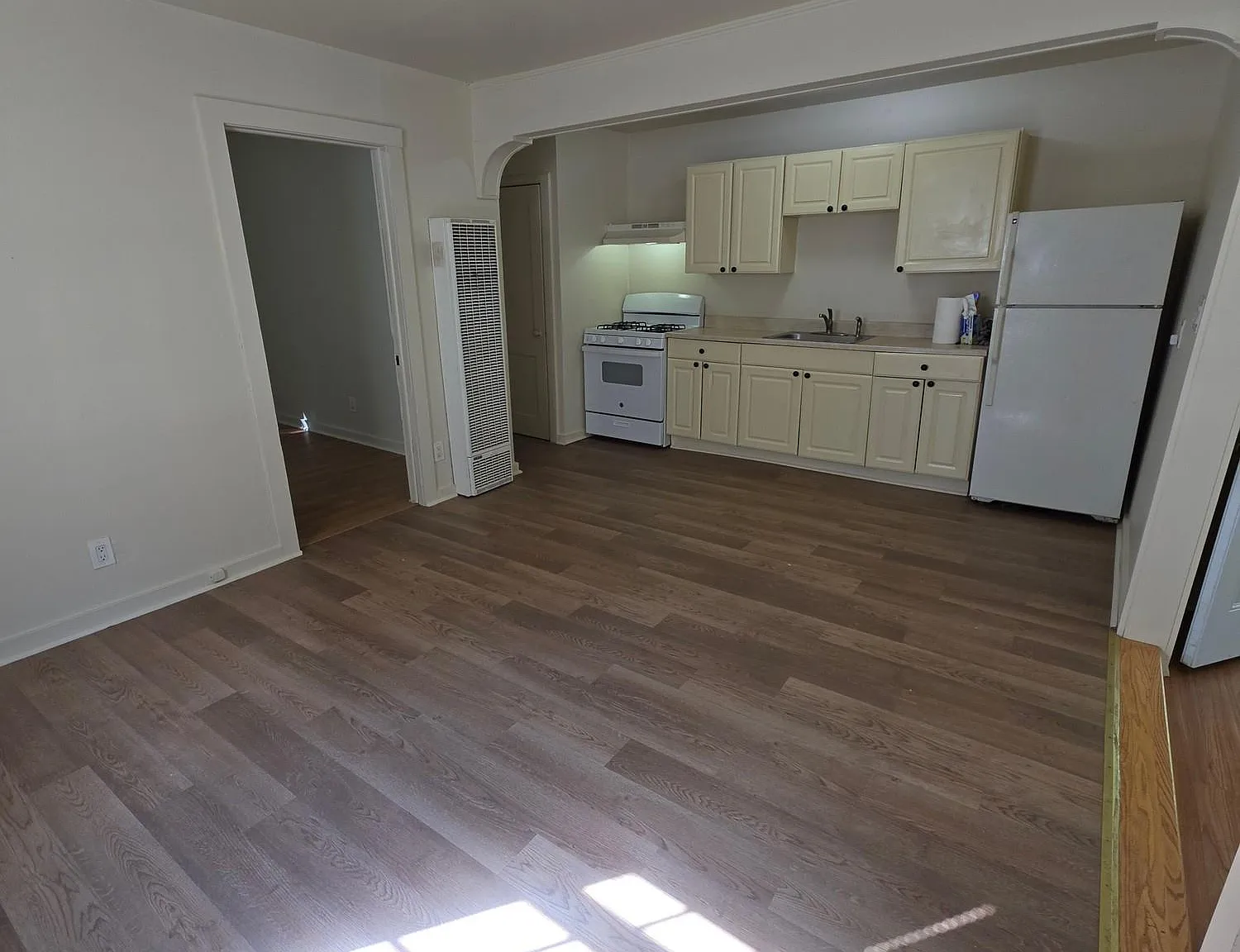 1 bed, 1.0 bath, 500 sqft, $1,200 — Photo 3