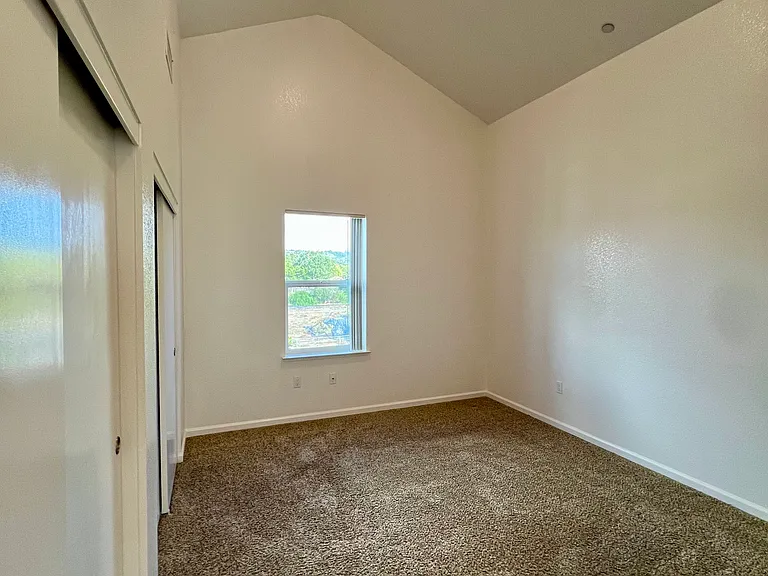 Esposti Park Apartments — Photo 17