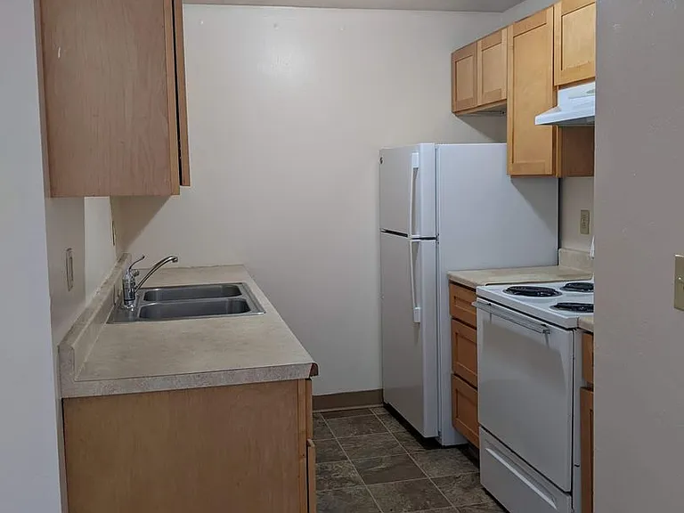 142 Jefferson St — Photo 44