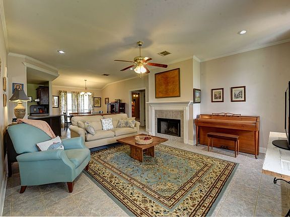 3rd image of 1318 Renee Dr
