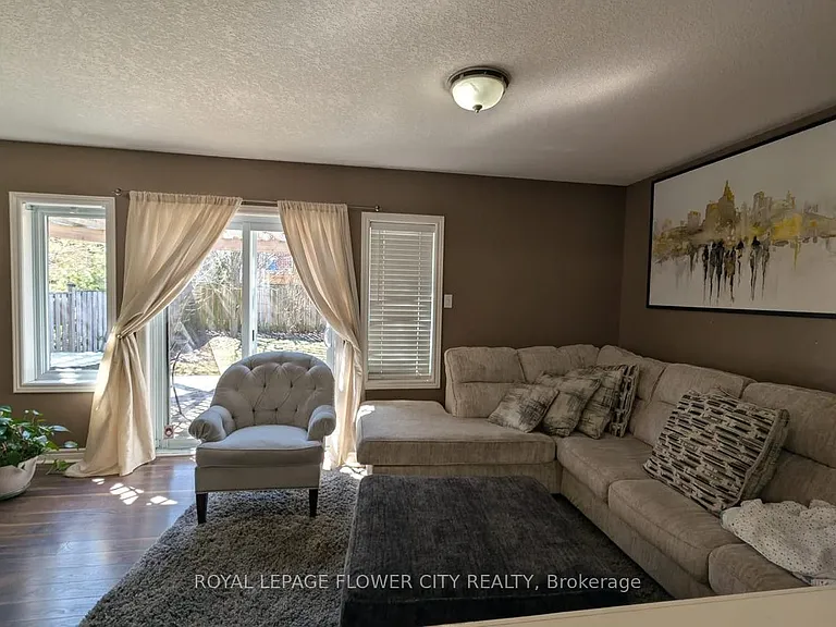 165 Cranbrook St — Photo 9