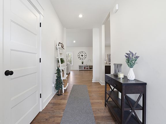 3rd image of 953 S Lantern Ln