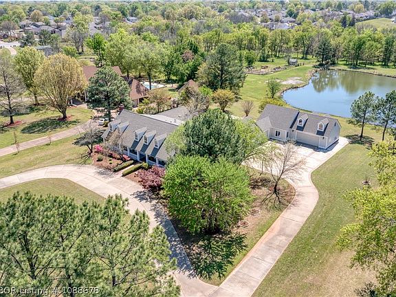 2nd image of 2411 Wyndermere Way
