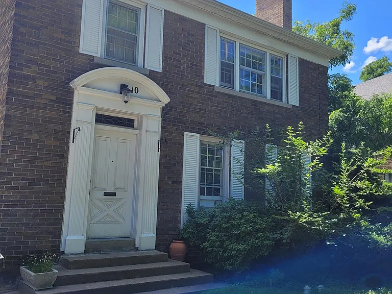 10 Rivercrest Rd #10R — Photo 10