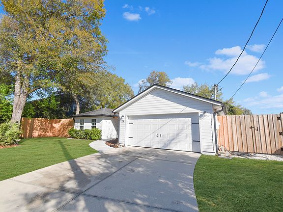 3rd image of 101 Azalea Rd