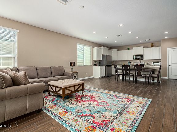 3rd image of 2359 N WRIGLEY Drive