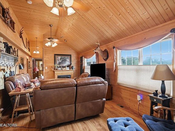 5th image of 856 Peacock Ridge Dr