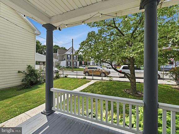 2nd image of 33 Penn St