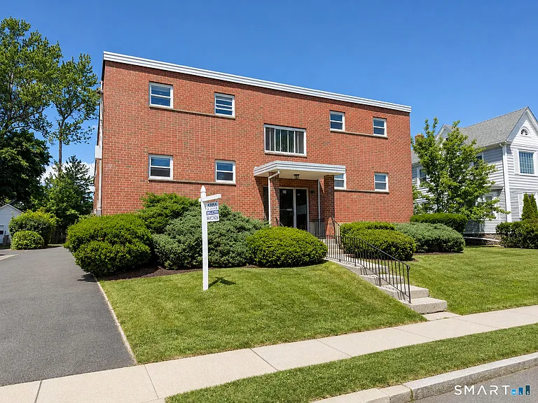 23 Oakwood Ave #AA1 — Photo 1