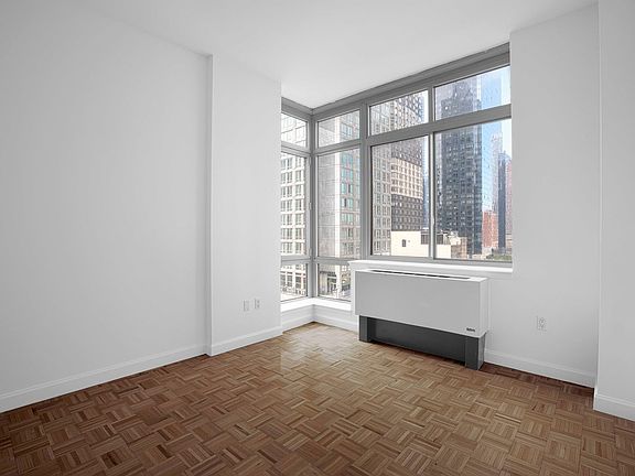 3rd image of 360 W 43rd St APT S10c