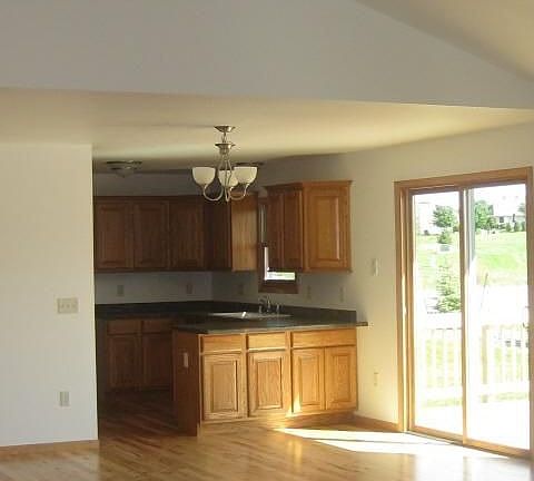 greatroom to kitchen