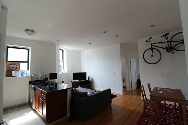 Rented by Mossanen Group | media 8