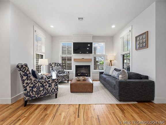 3rd image of 43 Center Ln S