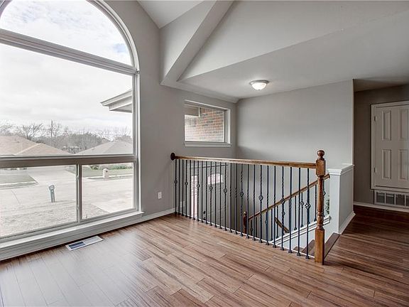 3rd image of 606 Blair Dr