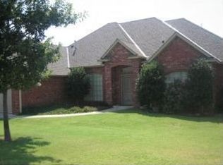 2805 Chisholm Trail Ln, Moore, OK 73160