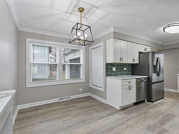 5th image of 374 N West Ave
