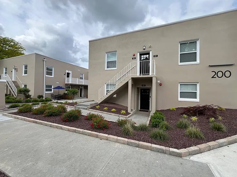 200 Amber St — Photo 8