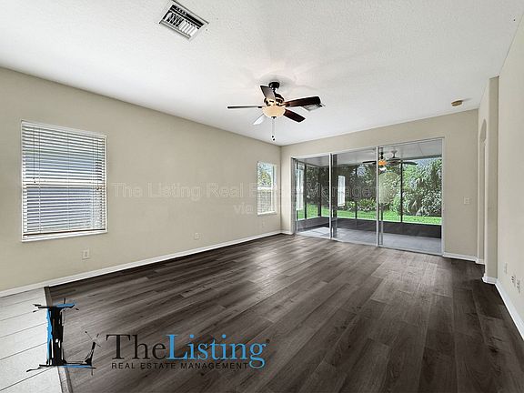 4th image of 7411 Surrey Wood Ln