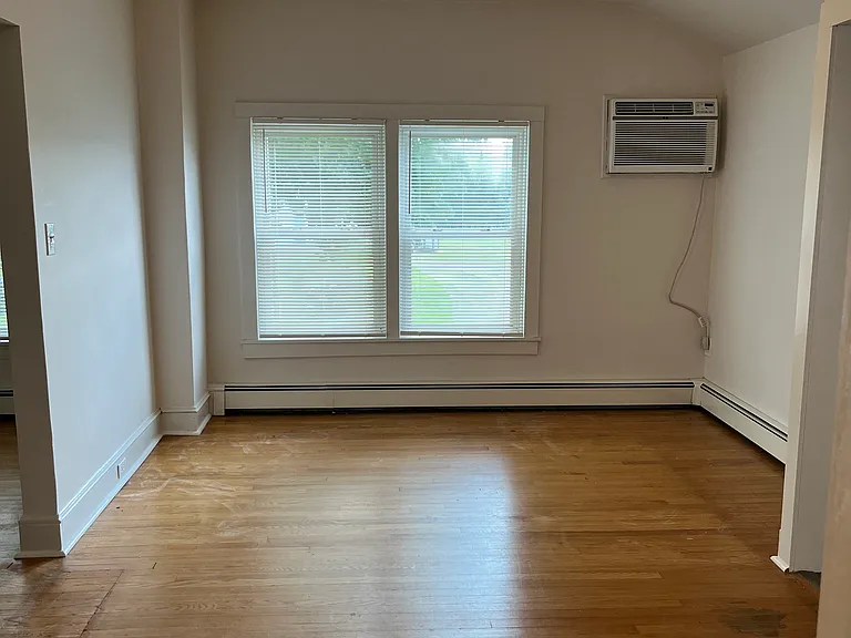 310 N Constitution Ave — Photo 14