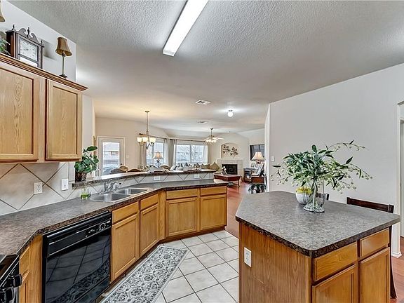 4th image of 9833 Old Field Dr