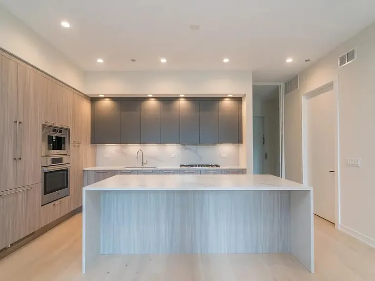 128 S Green St #3C — Photo 3