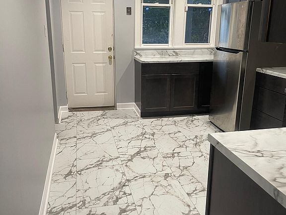 2nd image of 1240 N Avers Ave #2