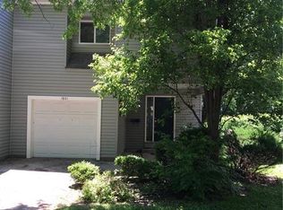 1801 E 97th St, Kansas City, MO 64131