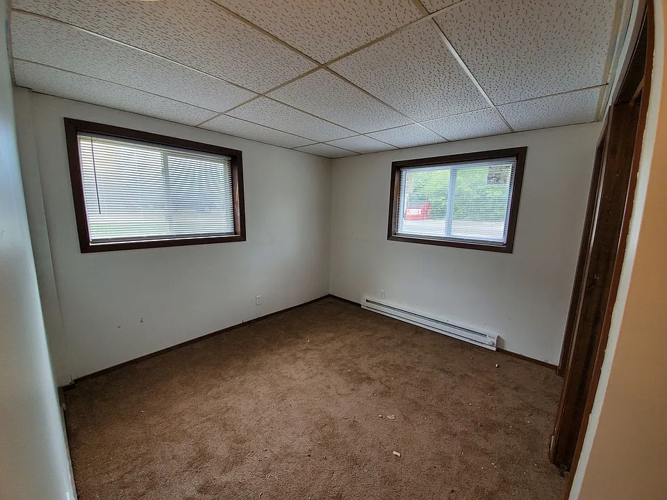 N8430-8440 North St