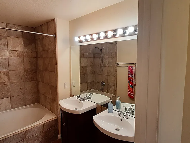 4007 Riviera Grv — Photo 10