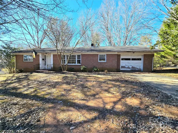 110 Mimosa St, Morganton, NC 28655