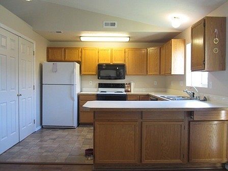 3rd image of 4860 Poppy St