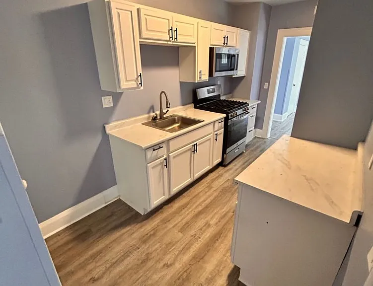 3817 Lockwood Ave — Photo 2