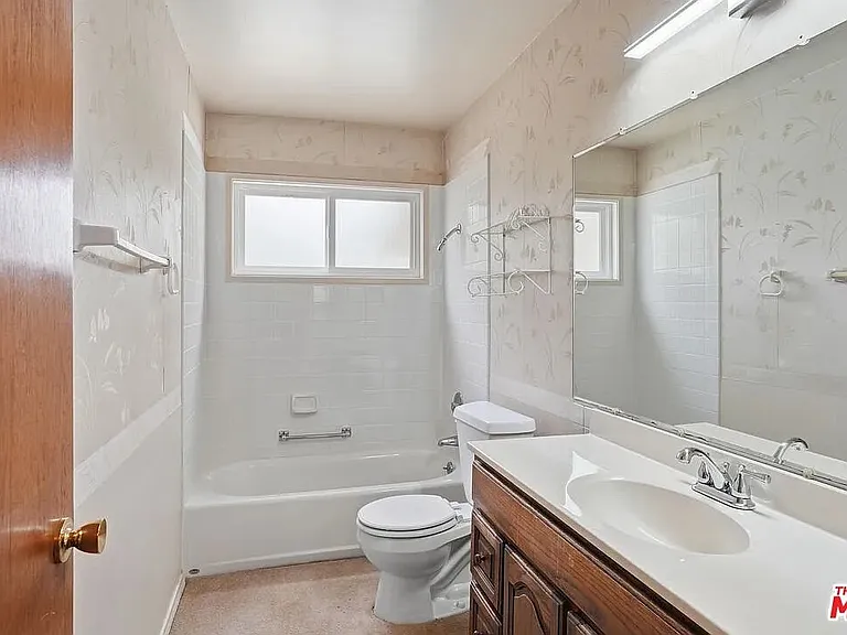 6701 Neddy Ave — Photo 9