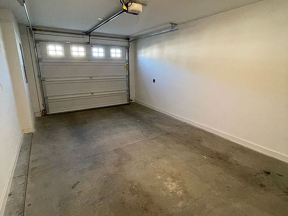 3rd image of 2214 Deyerle Ave
