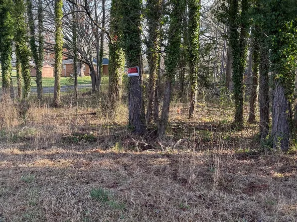 5666 McLeod St, Lula, GA 30554