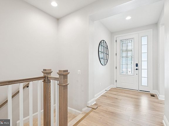 3rd image of 112 Viceroy Way
