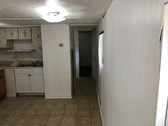 3rd image of 912 Kathleen Dr #12