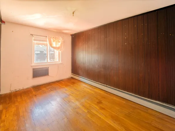 565 East 81st Street image 10 of 22