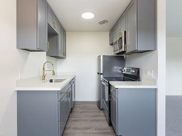 Barrett Apartments — Photo 32
