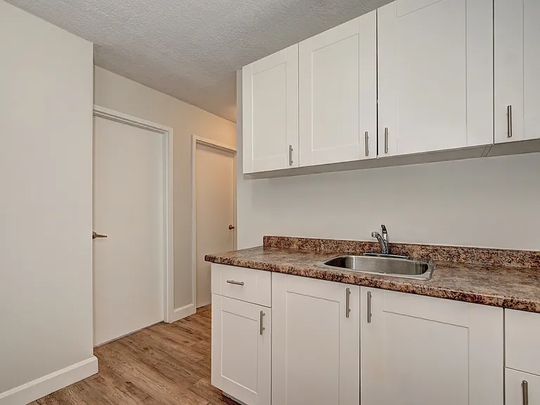 235 Bishop St S — Photo 12